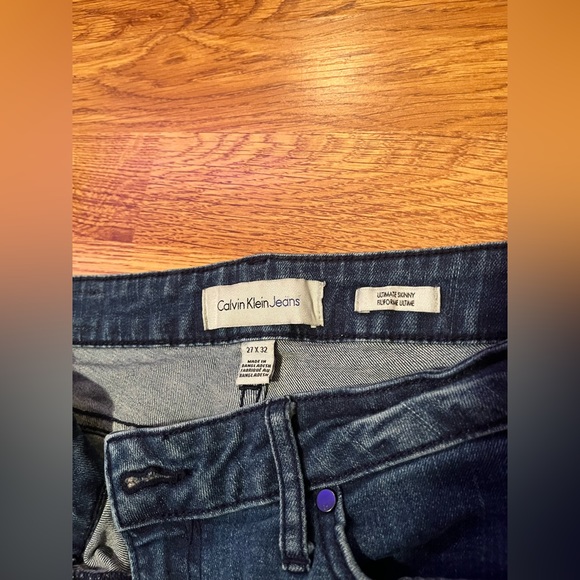 Calvin Klein Jeans. Straight/skinny leg (more straight on me). Amazon quality. - Picture 1 of 3